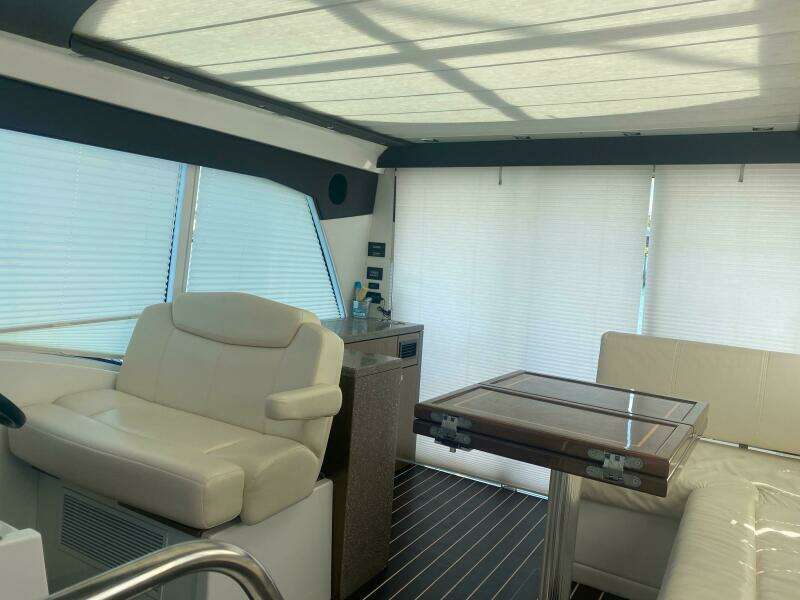 2012 Cruisers Yachts 48 Cantius