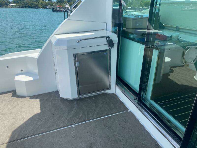 2012 Cruisers Yachts 48 Cantius