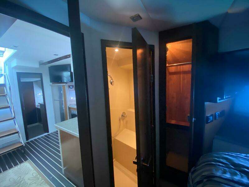 2012 Cruisers Yachts 48 Cantius