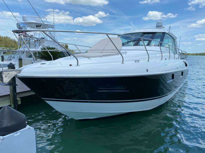 2012 Cruisers Yachts 48 Cantius