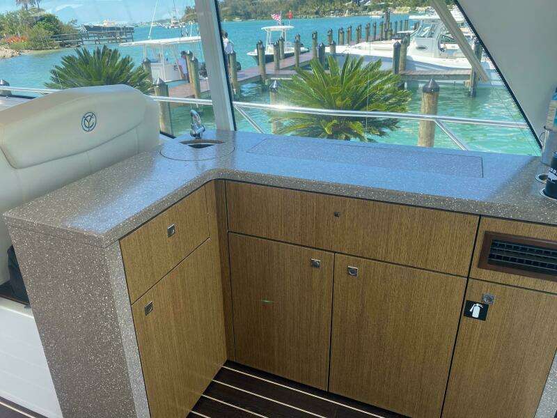 2012 Cruisers Yachts 48 Cantius