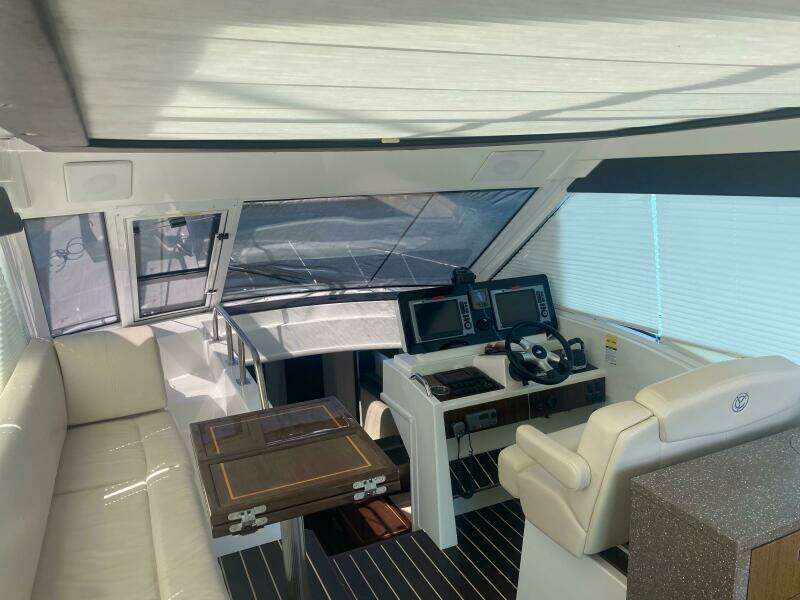 2012 Cruisers Yachts 48 Cantius