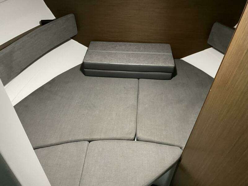 2023 Beneteau Antares 8