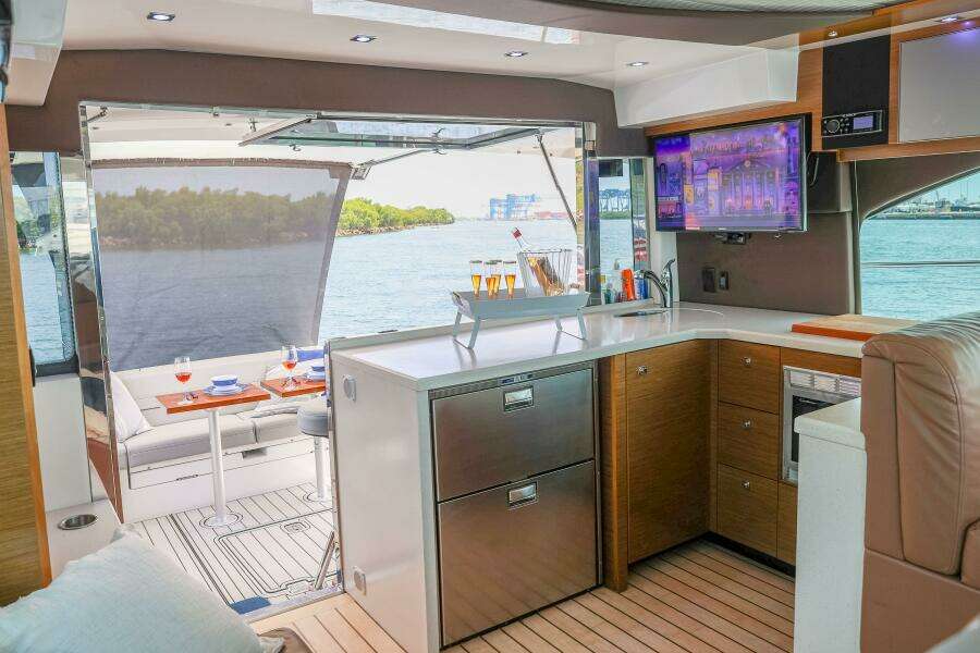 2014 Cruisers Yachts 45 Cantius