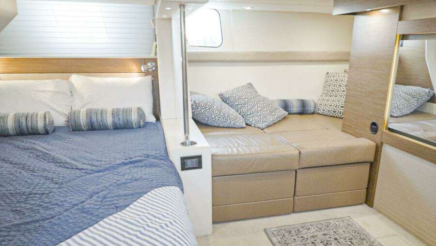 2014 Cruisers Yachts 45 Cantius