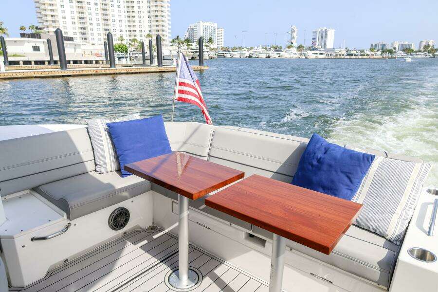 2014 Cruisers Yachts 45 Cantius