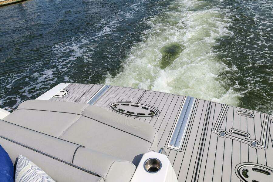 2014 Cruisers Yachts 45 Cantius