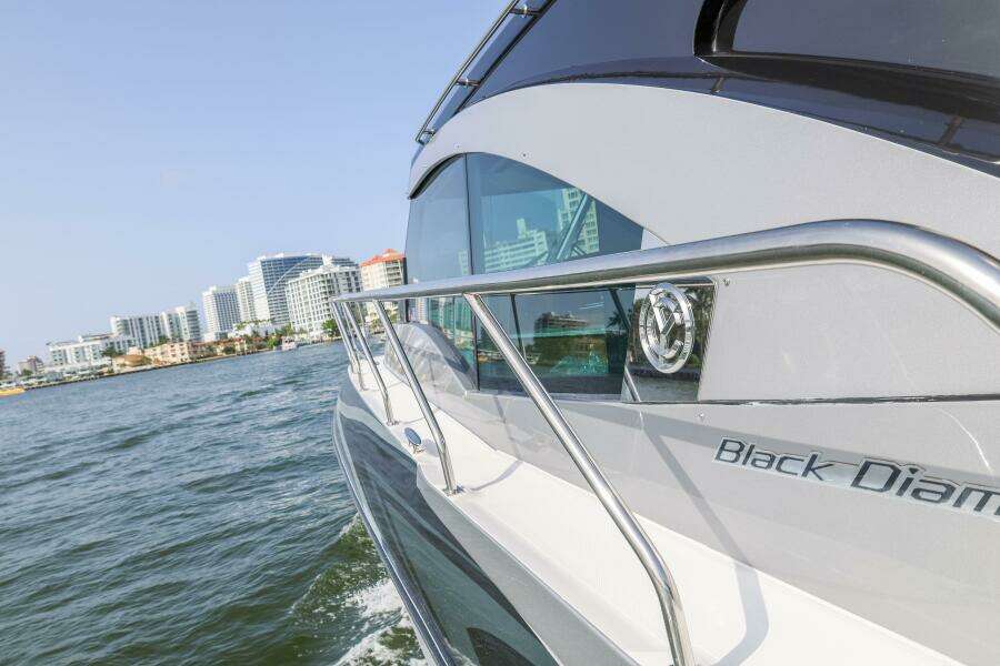 2014 Cruisers Yachts 45 Cantius