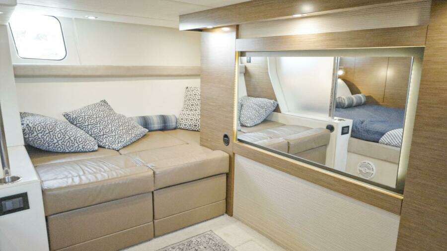 2014 Cruisers Yachts 45 Cantius