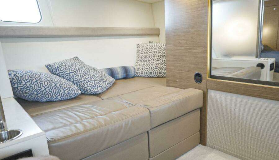 2014 Cruisers Yachts 45 Cantius