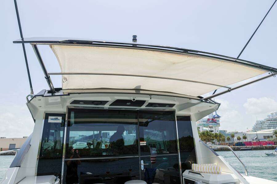 2014 Cruisers Yachts 45 Cantius