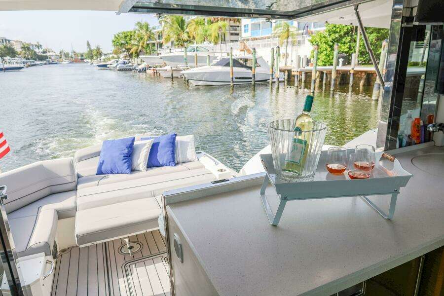 2014 Cruisers Yachts 45 Cantius