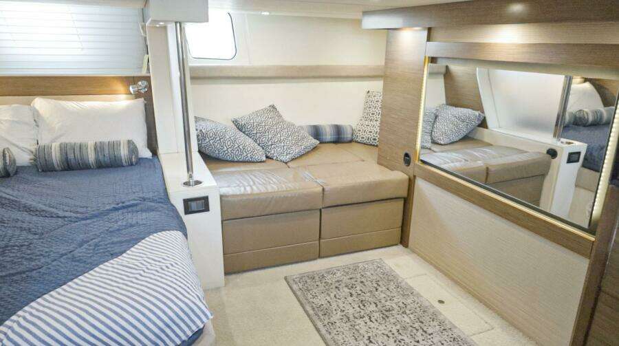 2014 Cruisers Yachts 45 Cantius