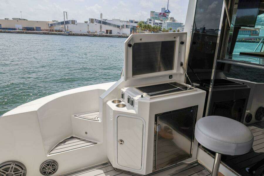 2014 Cruisers Yachts 45 Cantius