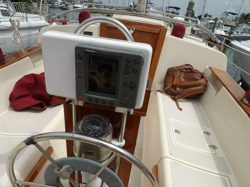 1990 Island Packet 32