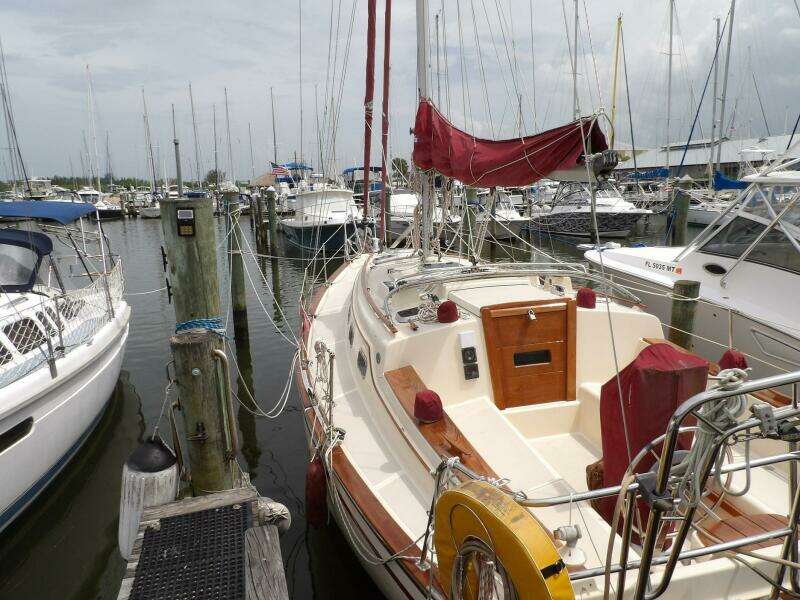 1990 Island Packet 32