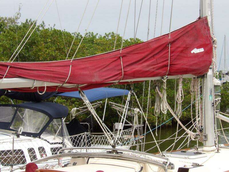 1990 Island Packet 32