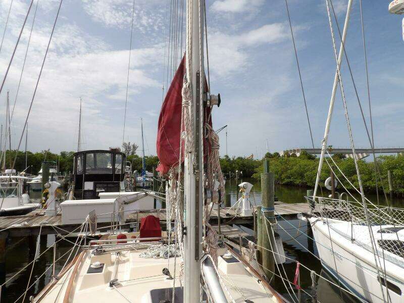 1990 Island Packet 32