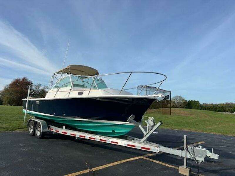 2004 Hunt Yachts Surfhunter 25