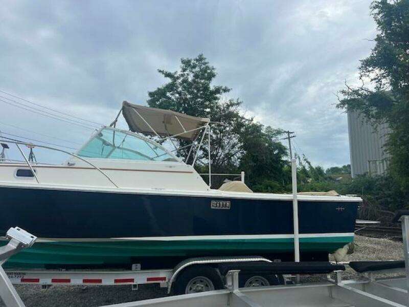 2004 Hunt Yachts Surfhunter 25