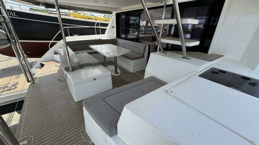 2018 Leopard Power Cat Stern Stairs to Flybridge