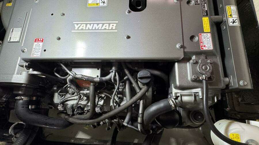 2018 Leopard Power Cat Engine Room