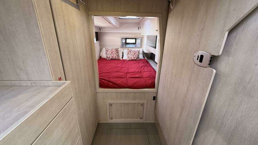 2018 Leopard Power Cat Starboard Side Aft Primary Stateroom