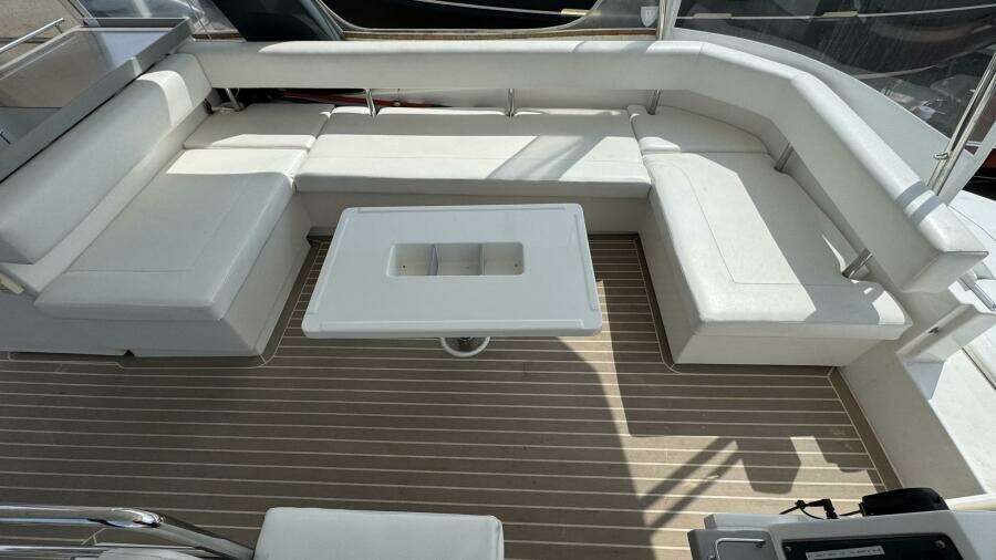 2018 Leopard Power Cat Flybridge Settee