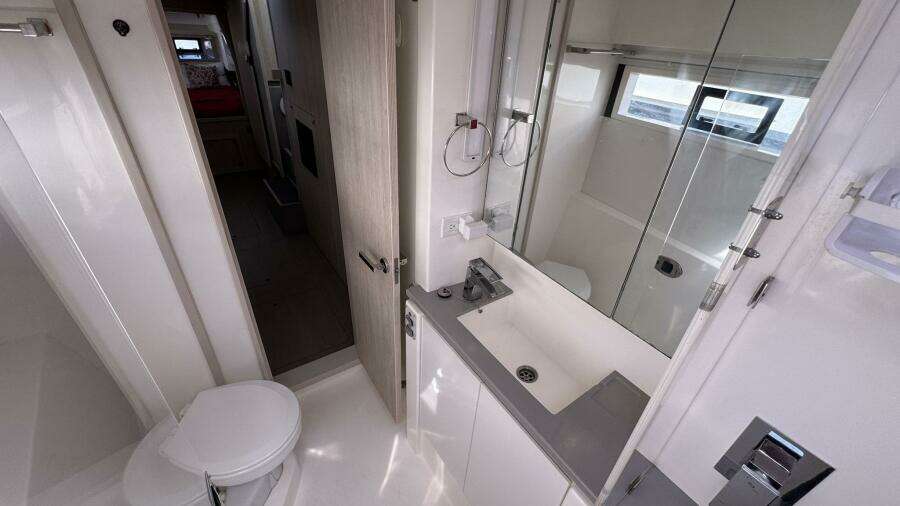 2018 Leopard Power Cat Starboard Side Forward Head