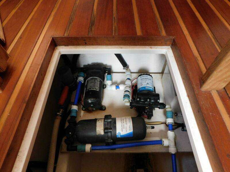 2001 Tiara Yachts 3500 Express