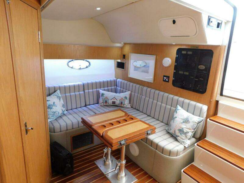 2001 Tiara Yachts 3500 Express