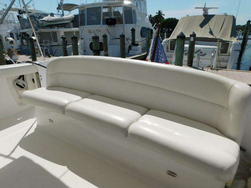 2001 Tiara Yachts 3500 Express