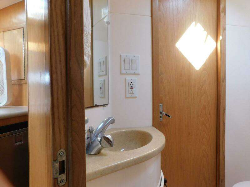 2001 Tiara Yachts 3500 Express