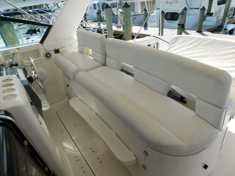 2001 Tiara Yachts 3500 Express