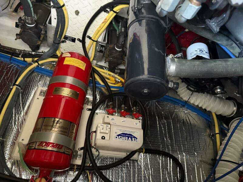 2006 Cruisers Yachts 420 Express