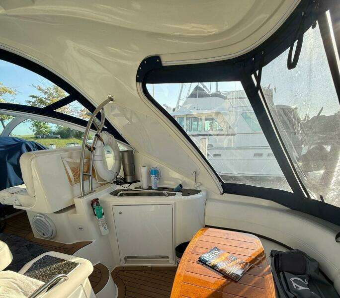 2006 Cruisers Yachts 420 Express