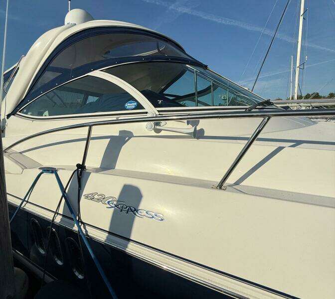 2006 Cruisers Yachts 420 Express