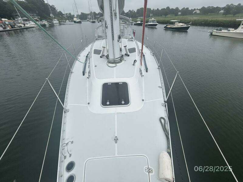 40' Freedom foredeck aft