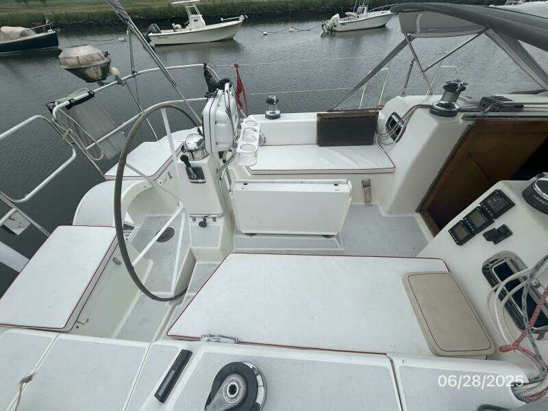 40' Freedom cockpit port
