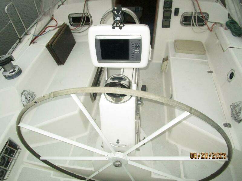 40' Freedom cockpit helm
