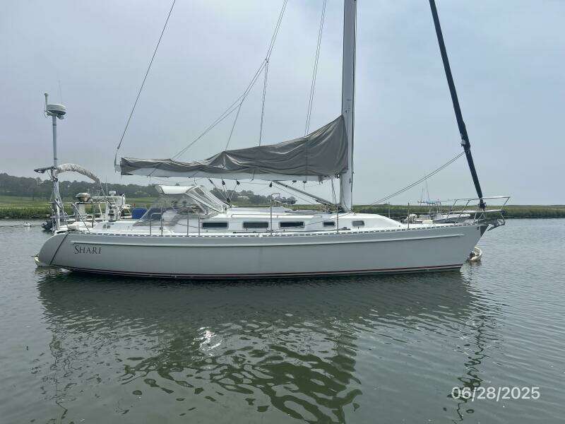 40' Freedom starboard profile