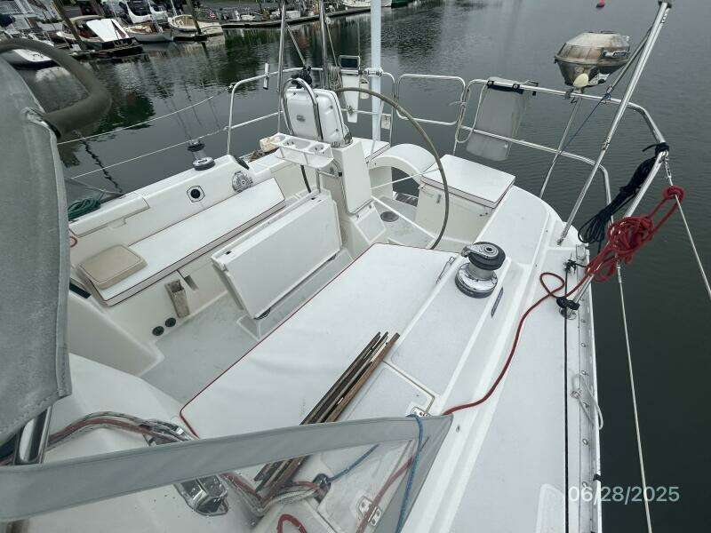 40' Freedom cockpit1