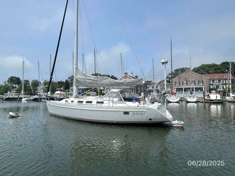 40' Freedom port aft profile
