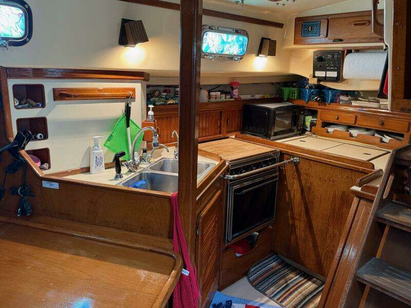 1987 Island Packet 38