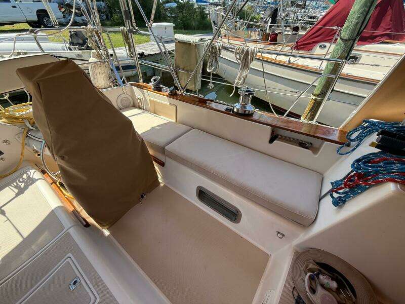 1987 Island Packet 38