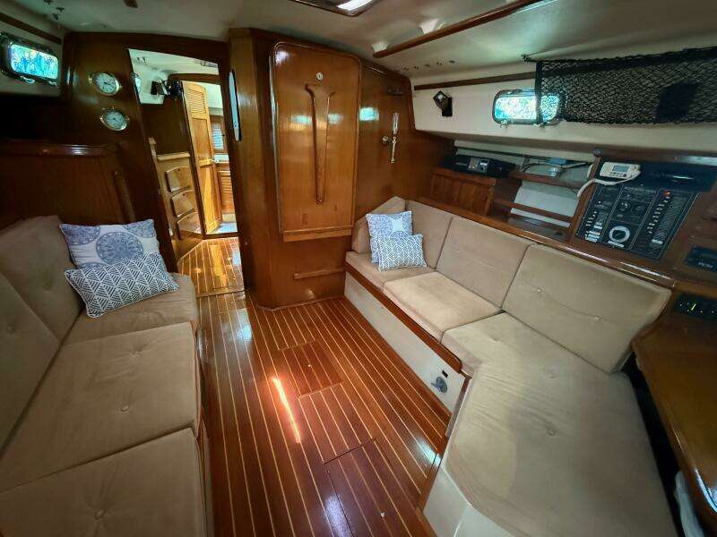 1987 Island Packet 38