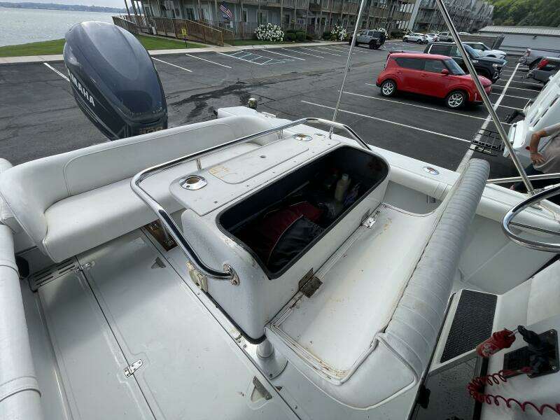 1993 Boston Whaler 21 Outrage