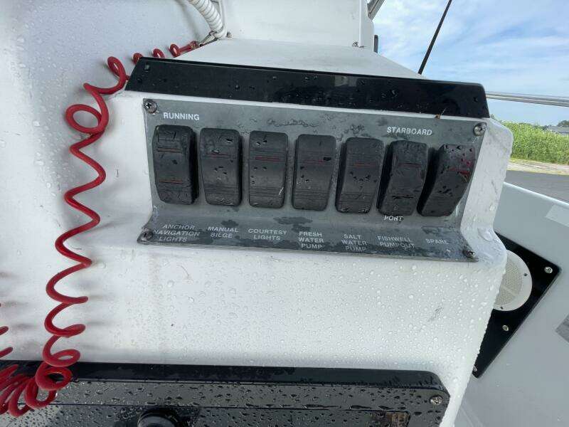 1993 Boston Whaler 21 Outrage