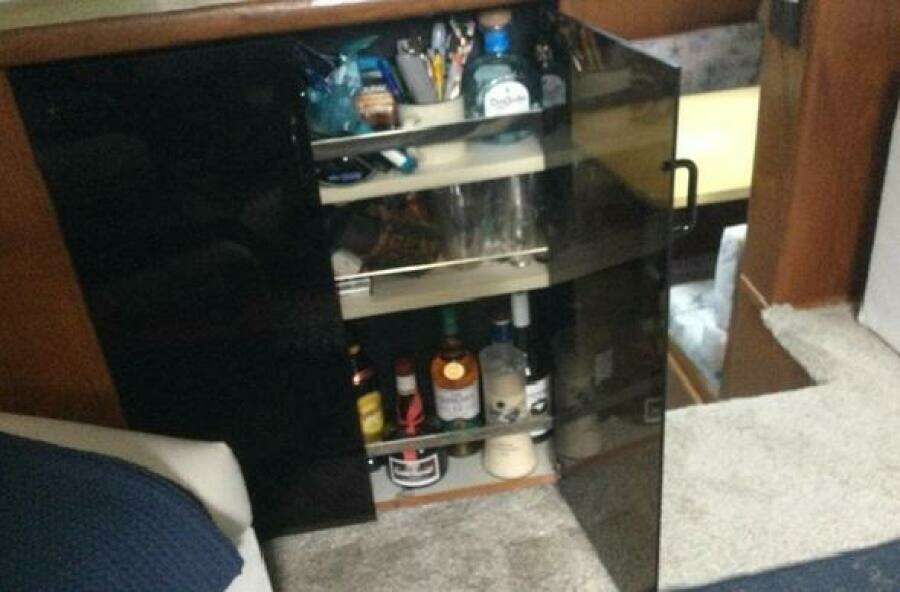 1995 Carver 430 Cockpit