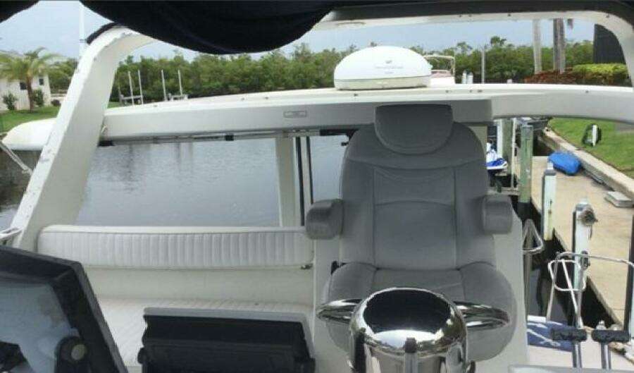 1995 Carver 430 Cockpit